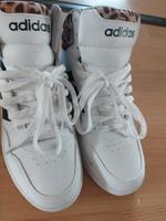 *Neuwertig* Adidas Turnschuhe weiß  mit Leo Muster Gr. 6 1/2 Bayern - Regensburg Vorschau