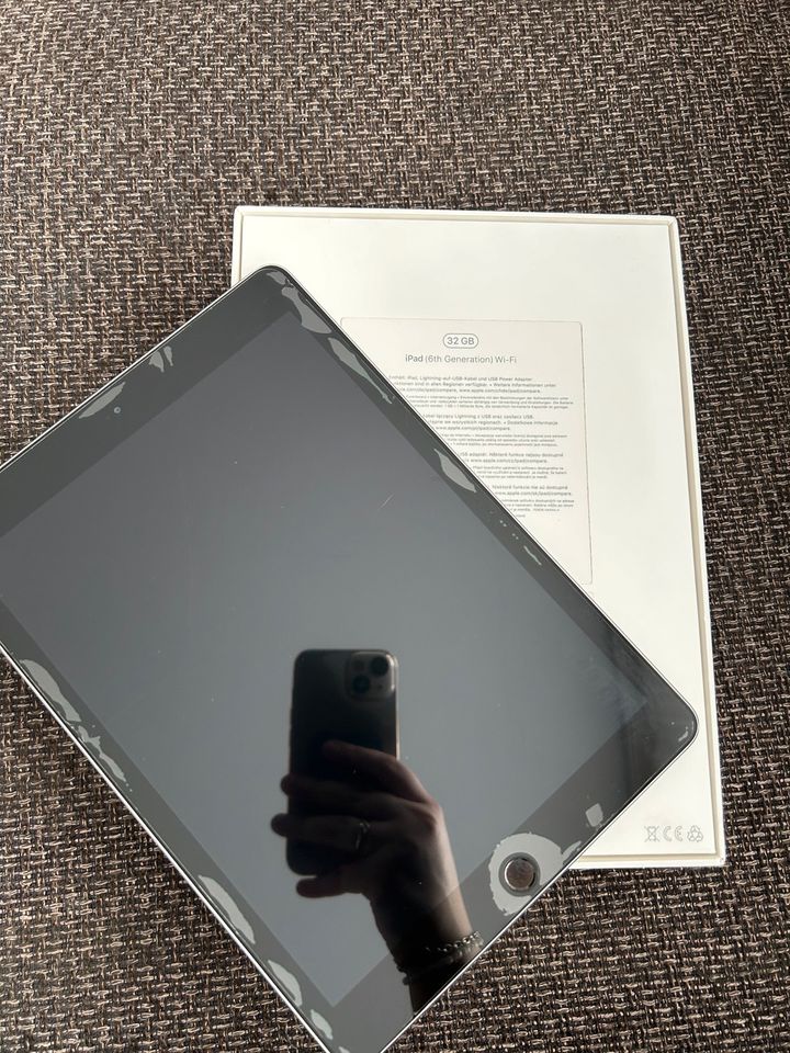 Apple iPad 6. Generation (32GB) in Hannover