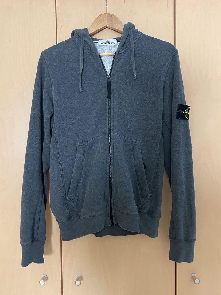 Stone Island Strickjacke, dunkel grau, Größe M in Leipzig