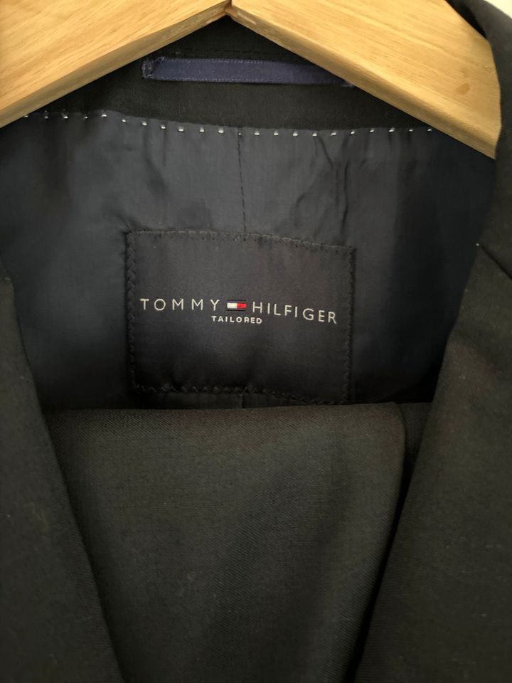 Tommy Hilfiger Tailored Anzug Jackett Hose Gr. 98 dunkelblau in Amberg