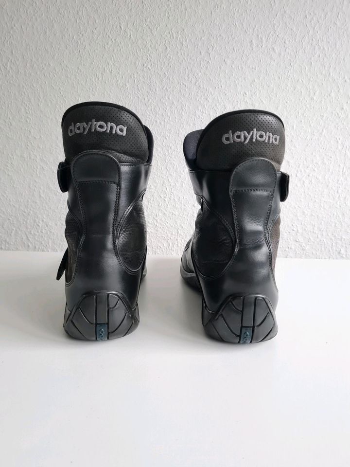 Dayton Motorradschuhe Gr. 42 / 43 Halbhoch - top Zustand in Flein