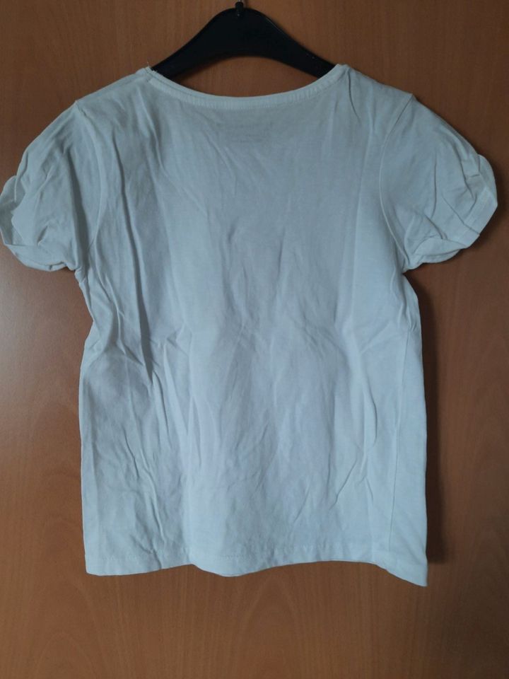 Verschiede Mädchen T-Shirts, je mit Druck, Größen 134/140 in Nieheim