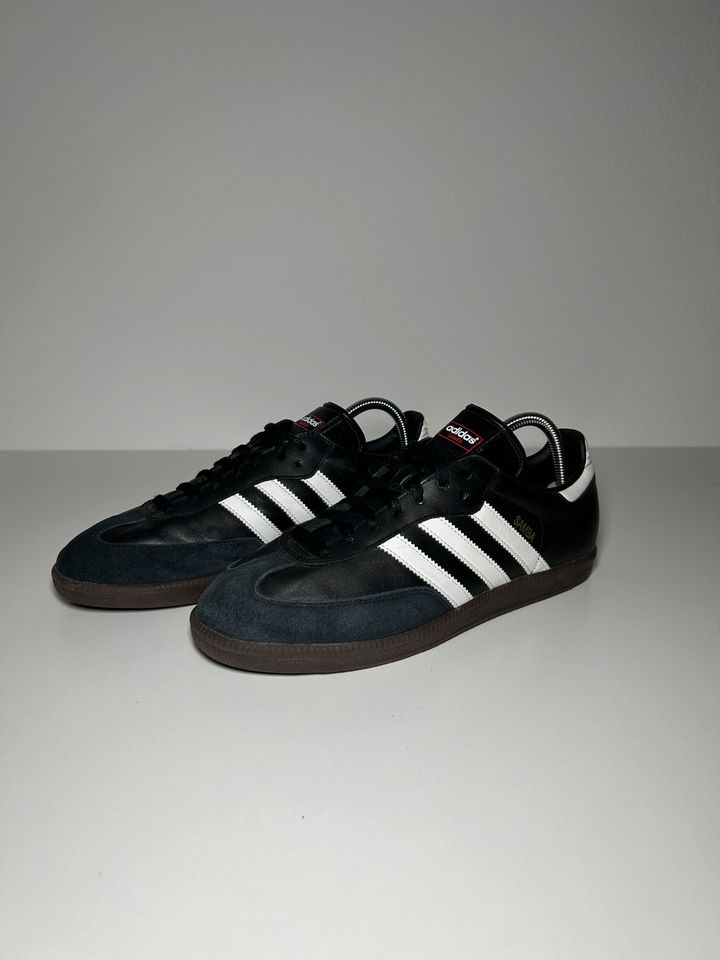 Adidas Samba schwarz/weiß, Gr. 42 2/3 in Losheim am See