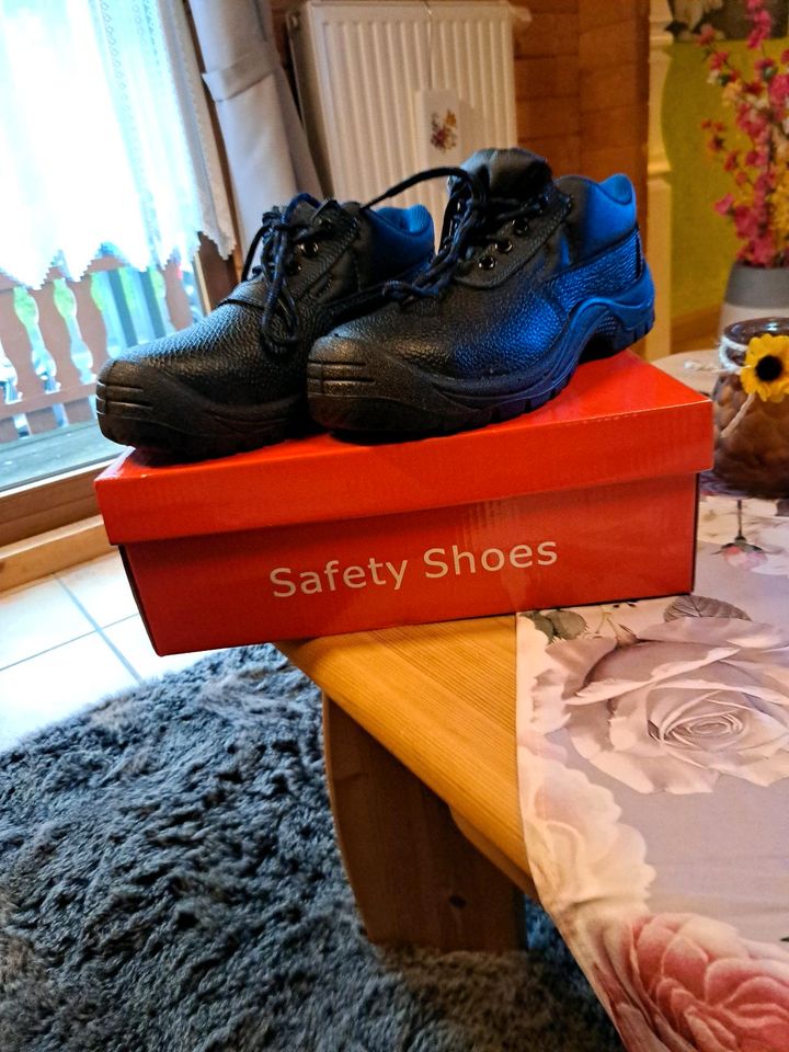 NEU!! Safety Shoes in Giesenhausen