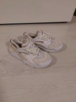 Nike Sneaker/Turnschuhe Gr. 31,5 weiß Nordrhein-Westfalen - Elsdorf Vorschau