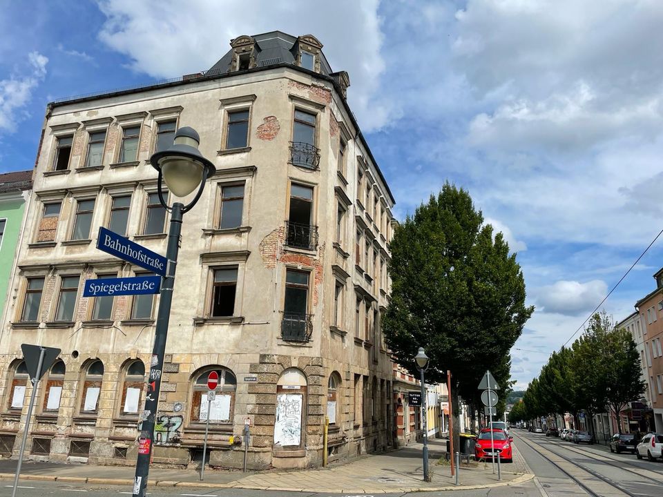 Fassade am Bahnhofshotel Zwickau reparieren und anstreichen in Zwickau