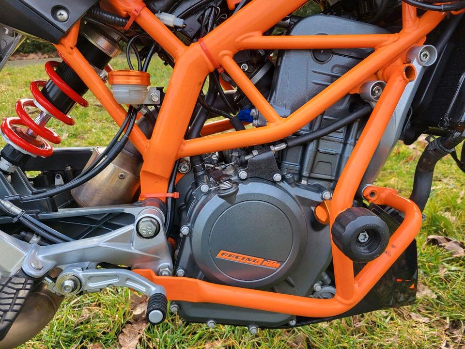 Motorrad KTM Duke 390 Motor überholt top Zustand in Weinböhla