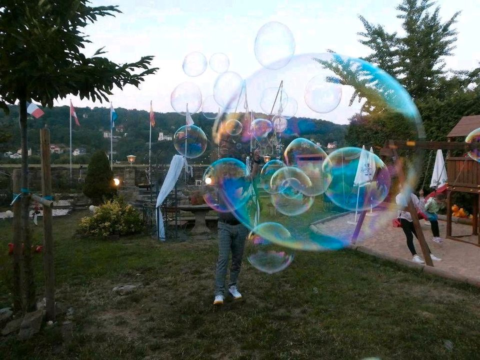 Seifenblasen-Riesenseifenblasen Show für Hochzeiten, Feiern... . in Dresden
