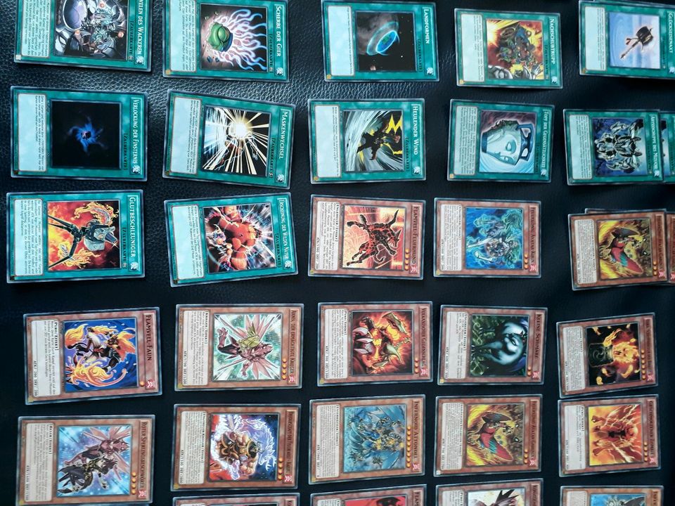 Sehr viele verschiedene Yu-Gi-Oh Karten in Dorum