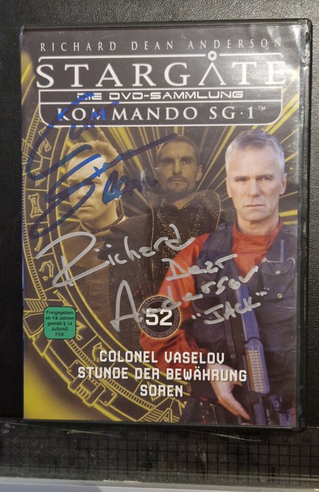 Autogramm Richard Dean Anderson und Cliff Simon" Baal"DVD  Sig. in Berlin