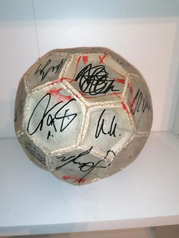 WM Fußball mit Autogramme MSV Duisburg FCR 2001 in Duisburg