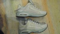 Buffalo Sneaker defekt hellblau Gr. 42 lack 1710 90er Retro Hessen - Lich Vorschau