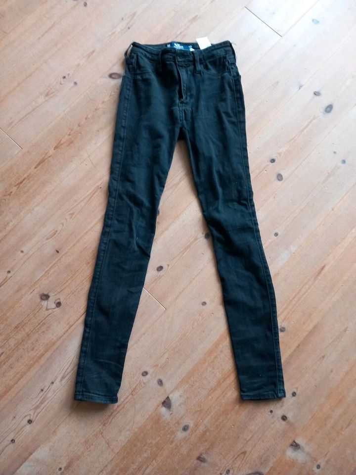 Hollister Jeans  Gr. 23/28 Mädchen in Sterup