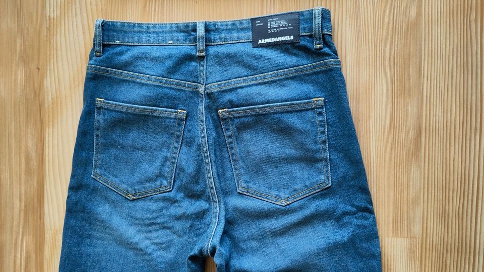 Wie neu: nachhaltige Jeans von Armedangels, high waist in München