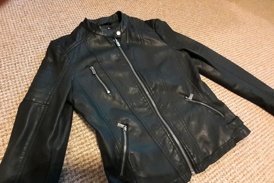 NEU!!! BIKERJACKE DAMEN UND MÄDCHEN. 36/38. in Bergisch Gladbach