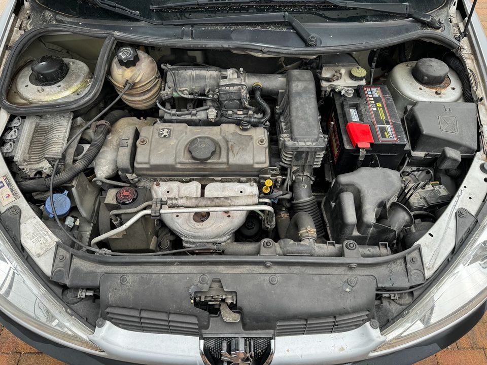 Peugeot 206 TÜV 08/25 Zylinderkopfdichtung defekt in Moosburg a.d. Isar