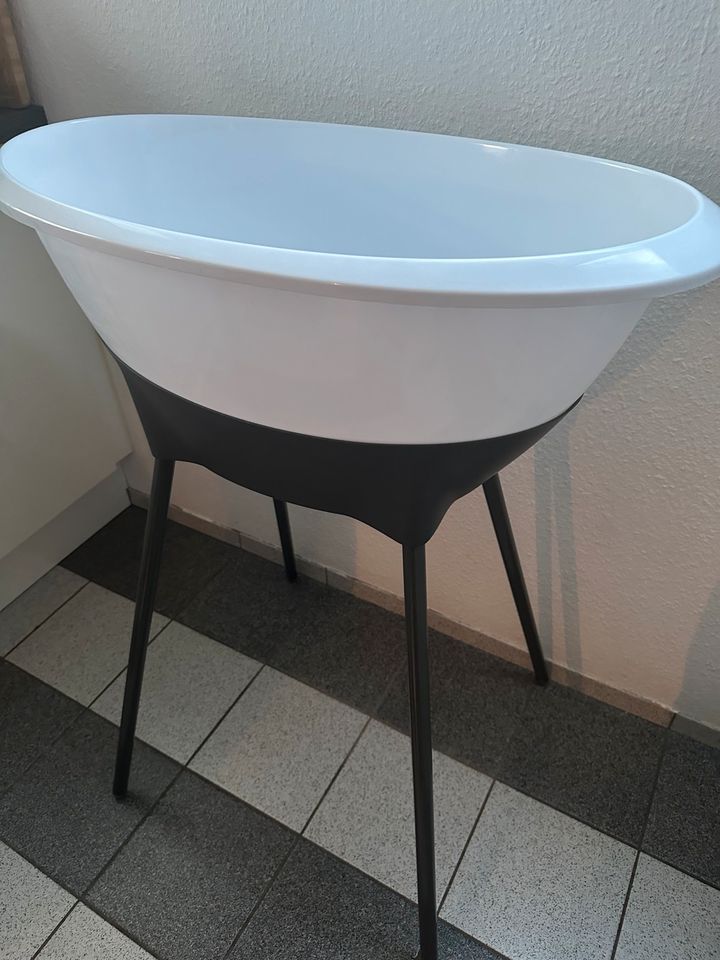 Babybadewanne mit Gestell von LUMA in Ahlen