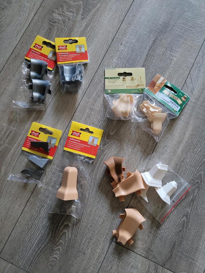 18 × Verschiedene Sockelleisten Abschluß/ Innen - Außen Ecken in Espenau