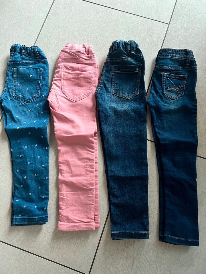 Set 4x Mädchen Jeans Hosen Gr. 110 in Kandern