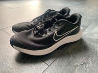 Nike Star Runner Laufschuhe Sportschuhe Sneaker Gr. 37,5 4.5 Niedersachsen - Hemmingen Vorschau