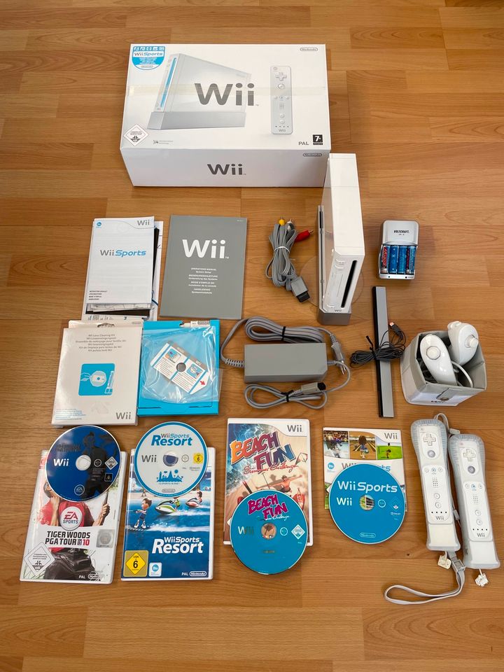 OVP Nintendo Wii + Balance Board + 2 Controler+Nunchucks + Spiele in Köln