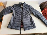 Hollister Übergangs- Daunenjacke Kr. Altötting - Burgkirchen Vorschau