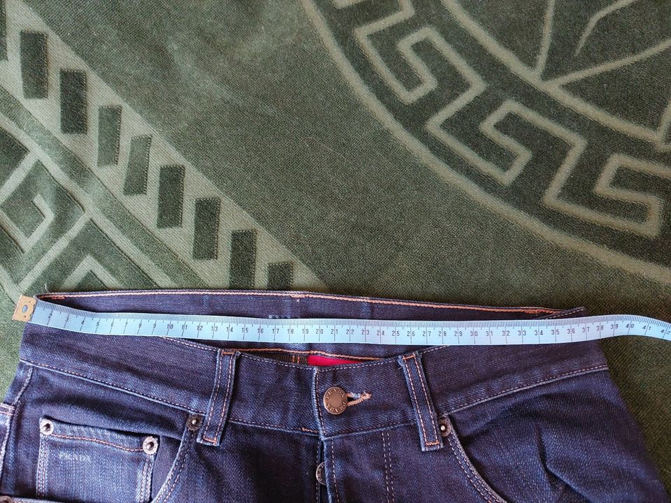 Prada Jeans Tapered Fit Marineblau Normales Gerades Bein L28 in Hannover