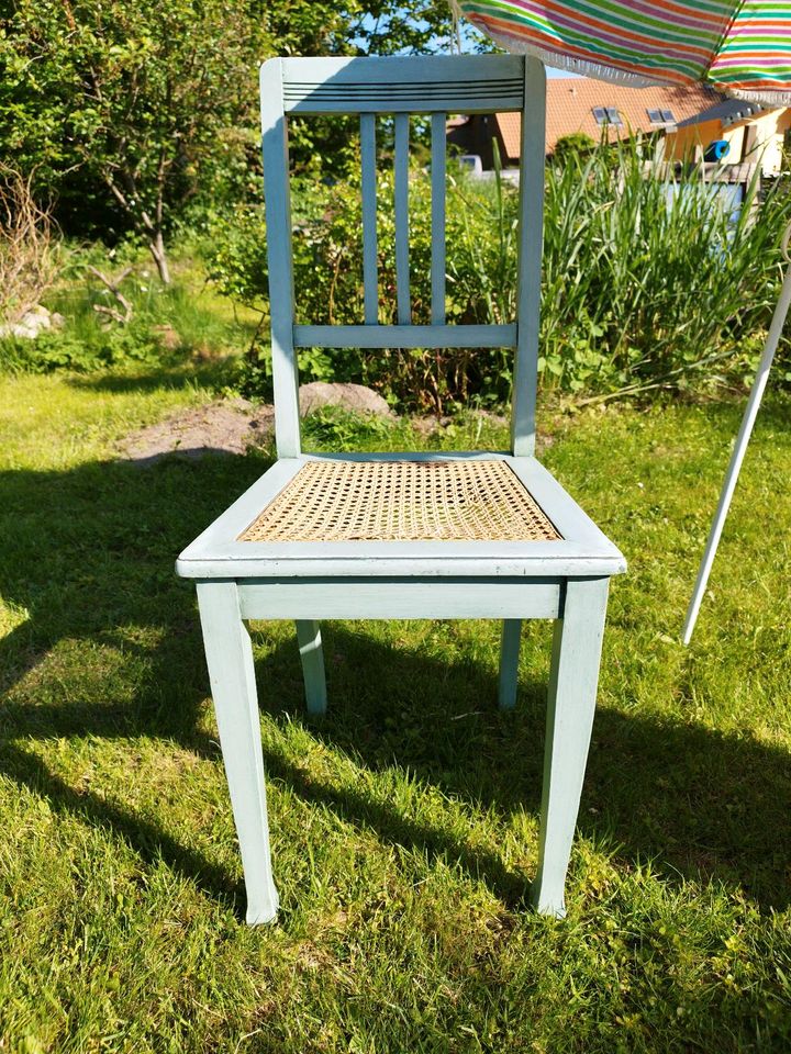 Retro, Vintage:Wunderschöne kleine Kommode mit passendem Stuhl in Scharnebeck