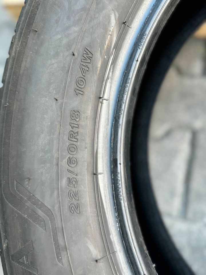 2 Sommerreifen Bridgestone 225/60R18  104W in Wiesbaden