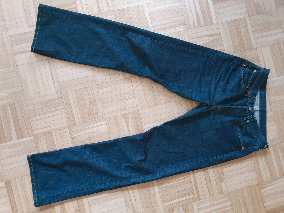 Levis Jeans Blau 31/34 in Bielefeld