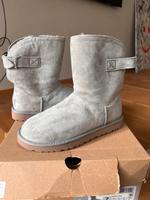UGG Remora Stiefel Gr. 38 NEU Bremen - Schwachhausen Vorschau