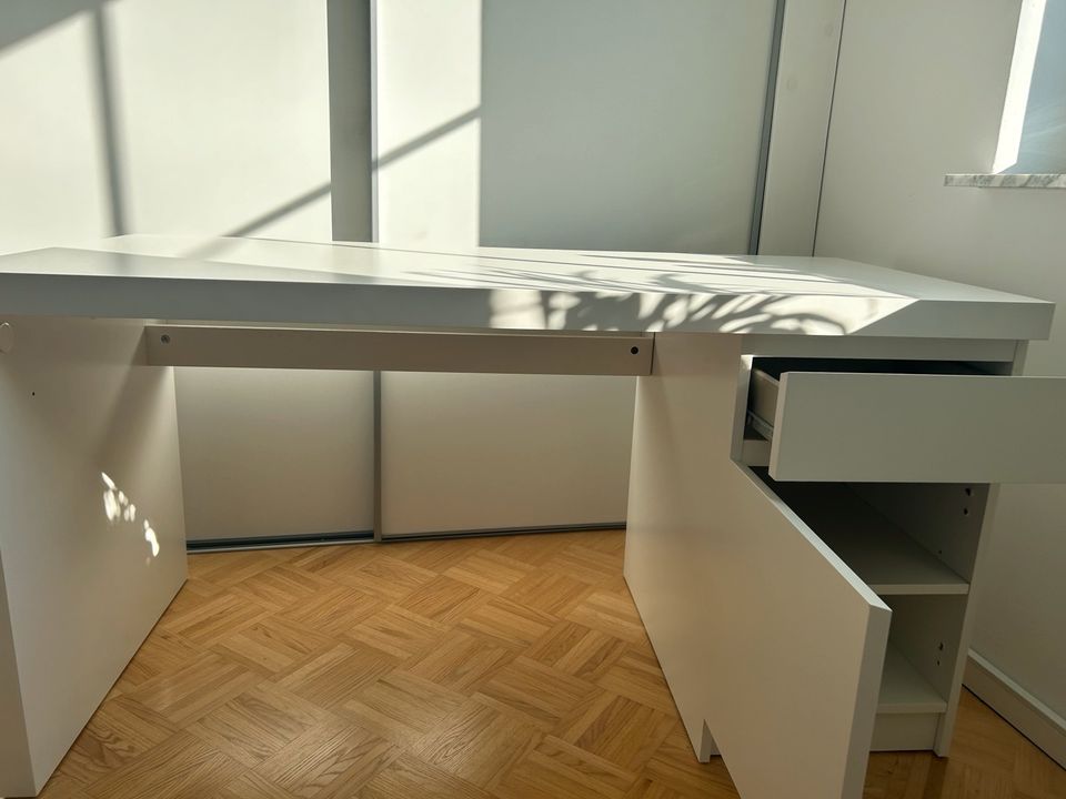 Ikea Malm Schreibtisch + Stuhl Skruvsta in Oststeinbek