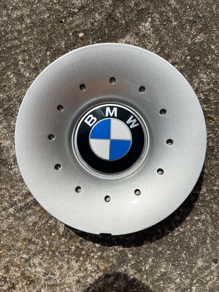 Vier Radnabendeckel Original BMW für 15 " Styling II Felge, E39 in Friedrichshafen