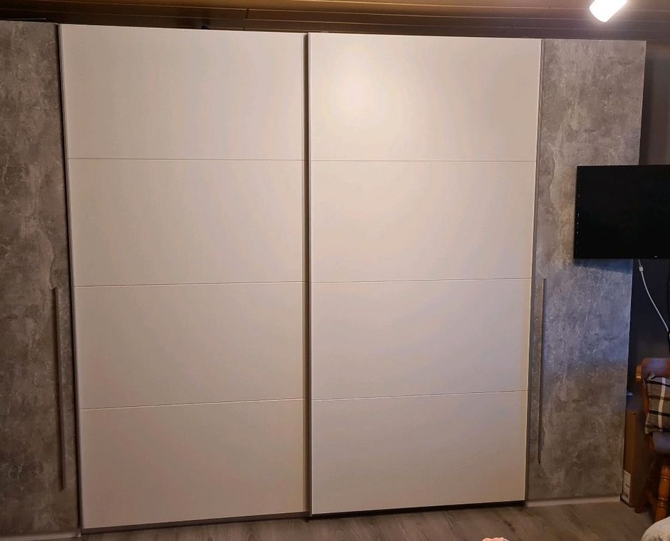 ☆Kleiderschrank in weiss/beton zu verkaufen☆ in Ottweiler