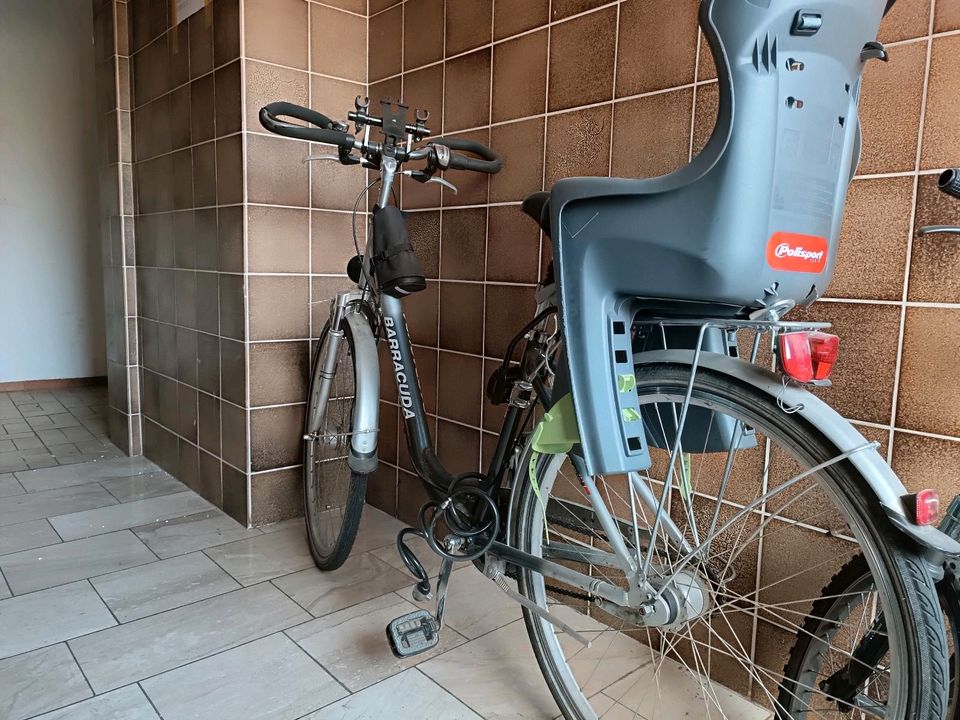 Verkaufe ein Fahrrad mit Kindersitz. in Bad Münder am Deister