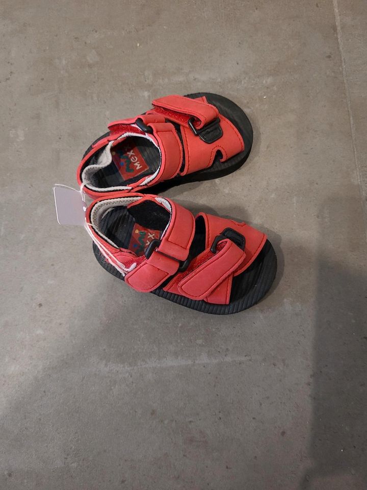 Mexx Badesandalen für Babys in Korb