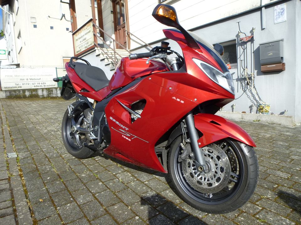 Triumph Sprint ST 1050,aus 1.Hand,nur 23645 Kilometer,s.gepflegt in Brachttal