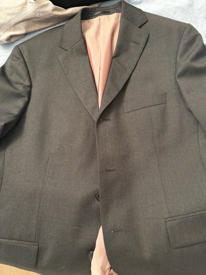 Hugo Boss Anzug komplett, Schurwolle in Friedrichshafen