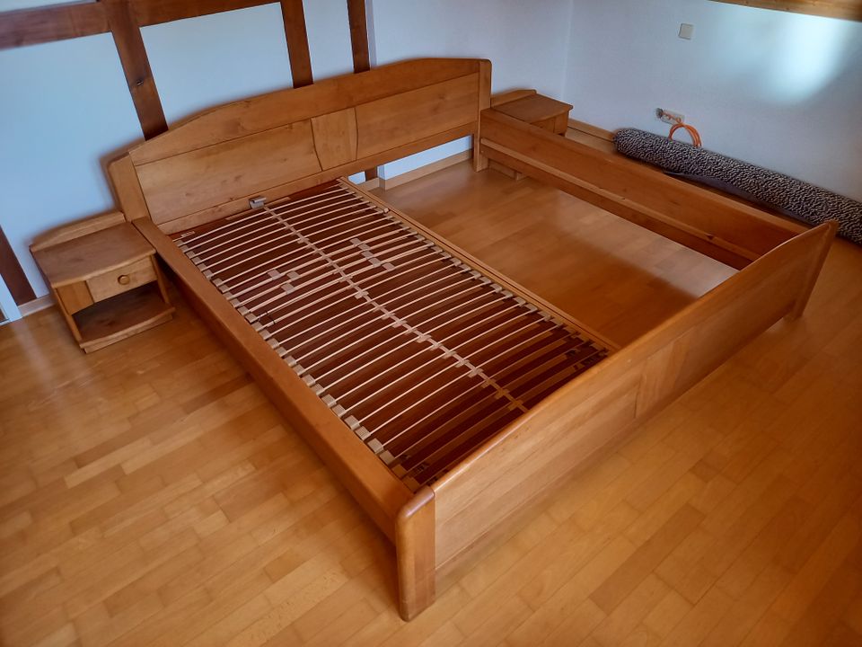 Doppelbett aus Massivholz (Erle) inkl. Nachttische & Kommode in Overath