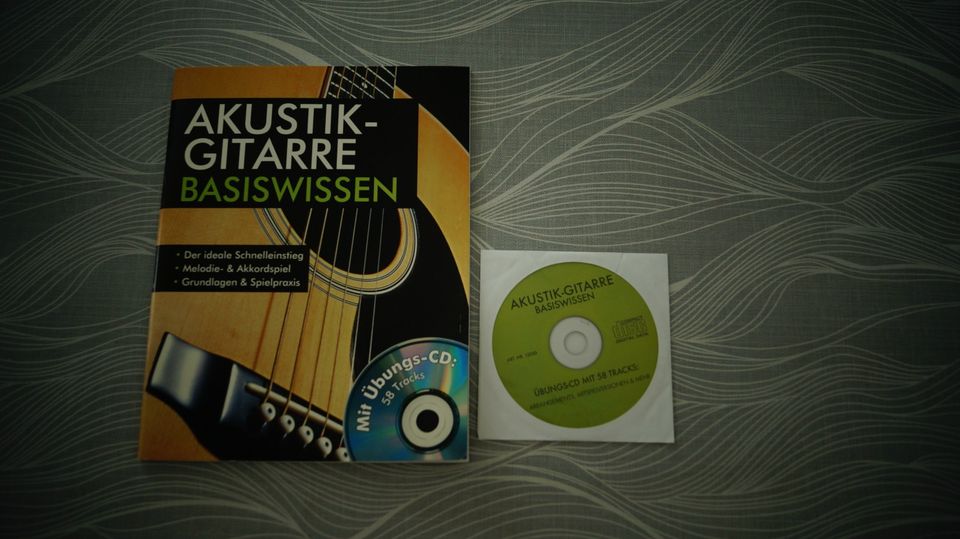 Buch Akustikgitarre Basiswissen inkl. CD in Bietigheim-Bissingen