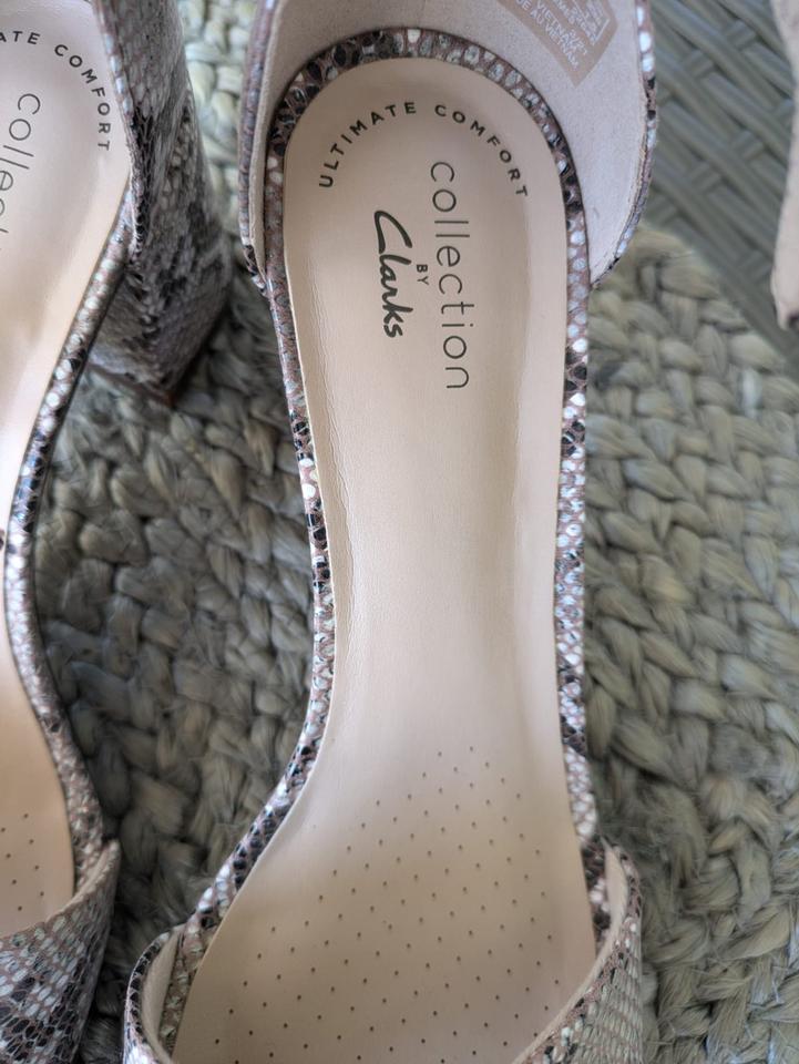 CLARKS Sandalen, beige, braun, Python, Gr. 38, NEU mit Etikett ** in Freiberg am Neckar