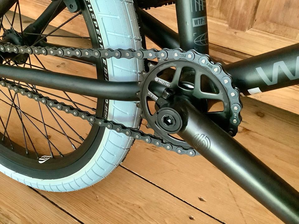 BMX Rad Wethepeople Nova 20.5 Zoll 20“ Schwarz Neuwertig Zubehör in Essen
