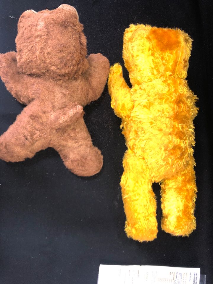 Zwei schöne alte Teddys, gelb und braun in Werdau