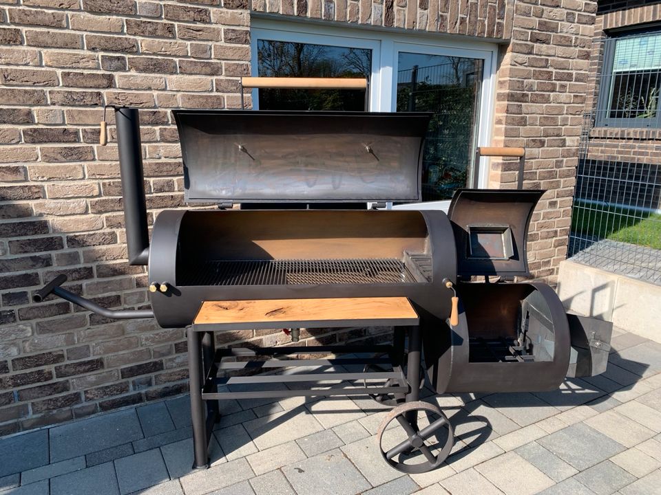 BBQ Smoker Grill in Rees