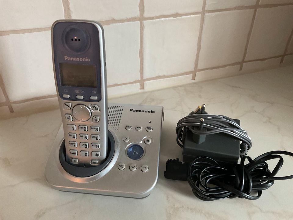 Panasonic Telefon mit Anrufbeantworter in Diesdorf