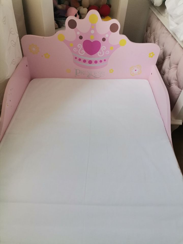 Kinderbett mit Matratze, Bett mit Matratze in Stuttgart