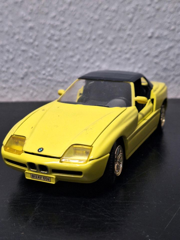 Modellauto BMW Z1 1:24 gelb Sammler in Bonn