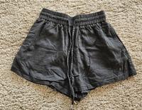kurze Hose / Sommerhose dunkelgrün Gr. XS von  ZARA neuwertig Sachsen - Riesa Vorschau