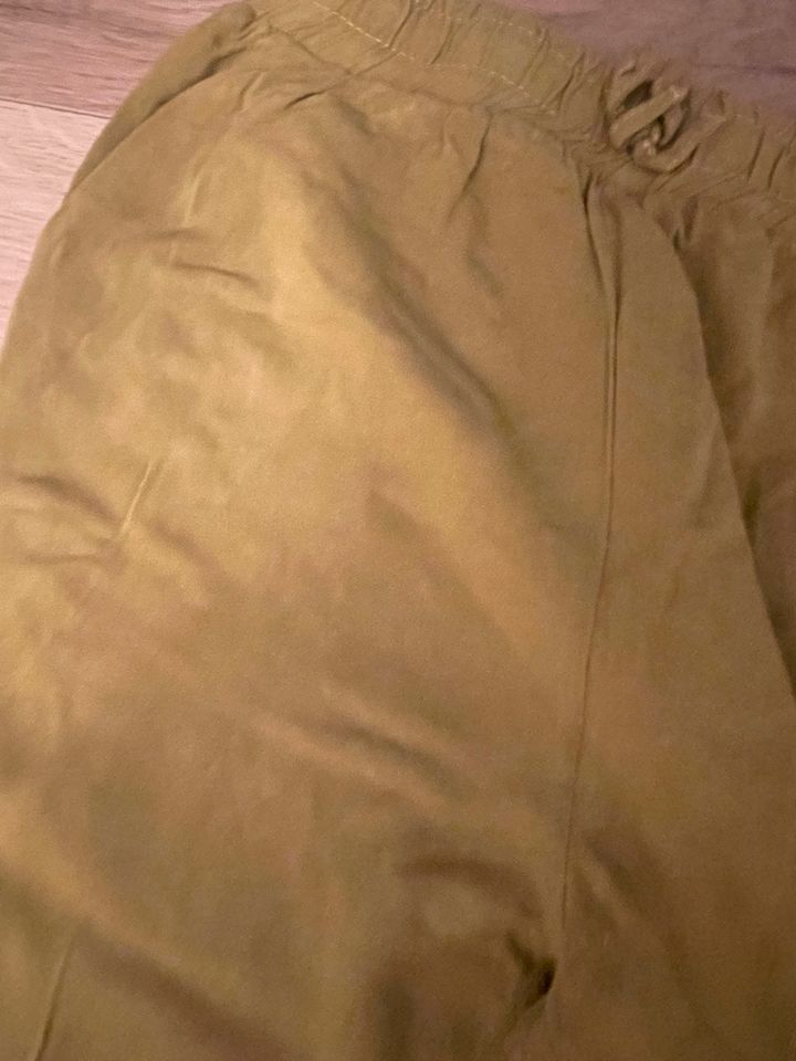 Mädchen Hose Khaki Sommer lc waikiki gr. 140/146 neuwertig in Berlin