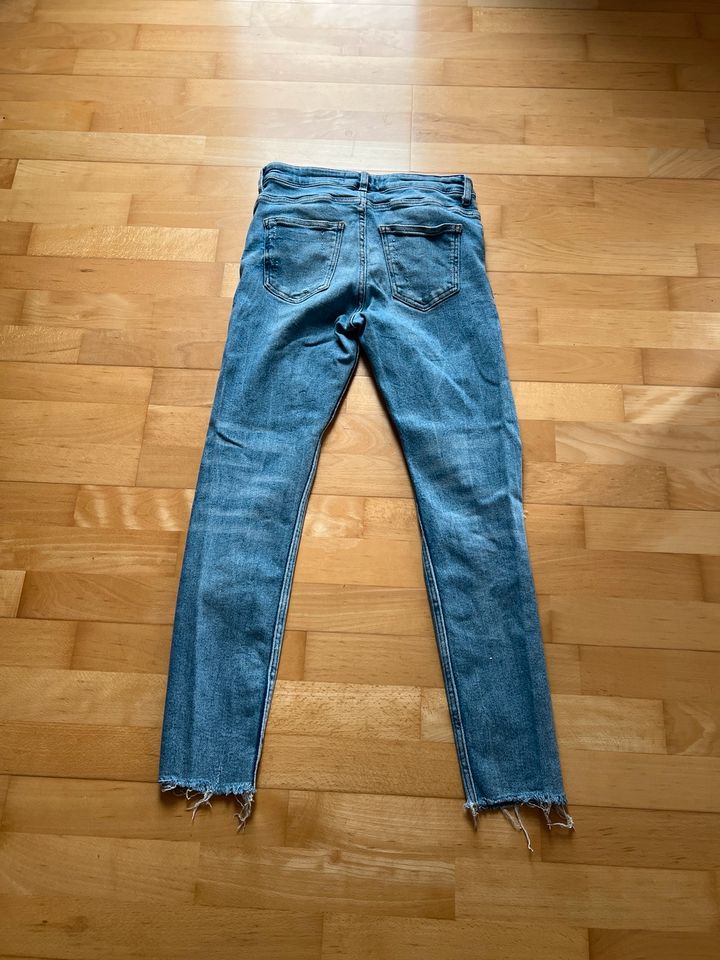 Zara Jeans Gr M /38 blau Hose destroyed in Gaukönigshofen